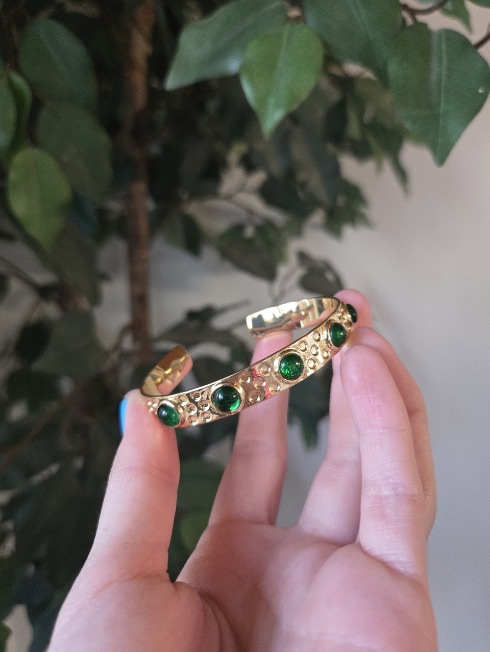 18k Gold Gemstone Cuff